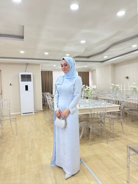 Elif öyle bir anda bulduki bizi 😊 başka bir yere modele yakın bir modeli dikim için sipariş vermiş aylar önce ama modelle ortaya çıkan iş alakasız olduğu için iş iptal olmuş ve oda düğüne iki gün kala bize geldi ve modeli tarif etti dedim elimizden geleni yaparız ortaya çıkan işle elif hanımda biz de çok mutlu olduk güzel dönüşü için çok teşekkür ediyorum kendisine ❤️❤️❤️