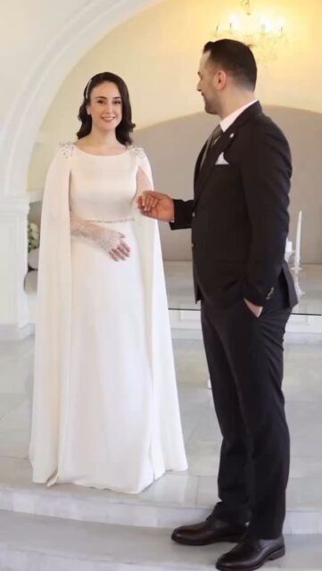 Modelimiz çok beğenildi büşra bize bıraktı tüm süreci sen ne dikersen kabulüm dedi ve en özel gününün elbisesi bize teslimdi bizde o özel gününe en güzel şekilde hazırladık sadelik öncelikti minik bir kaç dokunuşla ışıltılarla Büşraya süpriz yaptık ve sonuç 💪 nişan törenin sadelik ve zerafeti bir araya getirdik Büşra mutlu e tabi bizde mutlu ☺️🩵❤️
#tasarım #kişiyeözel #kişiyeözeltasarım #özeldikim #stil